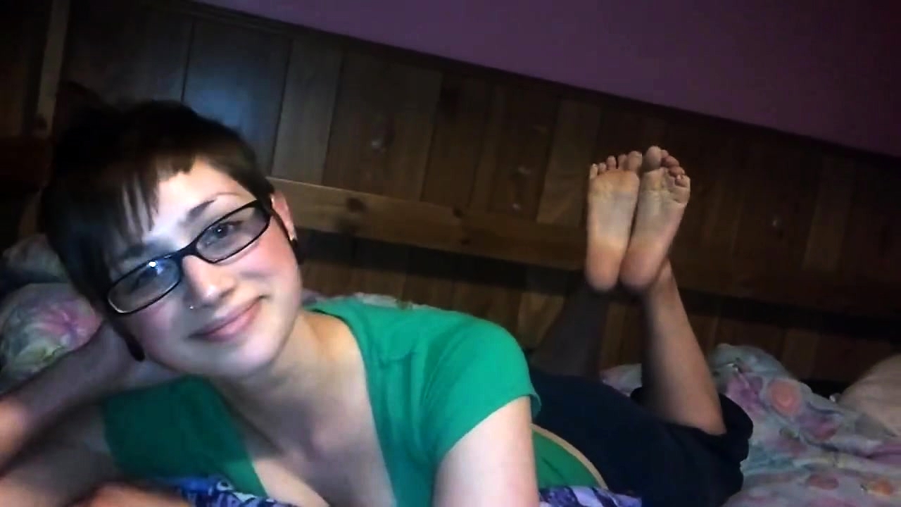 1280px x 720px - Pretty Brunette Teen With Glasses Shows Off Her Sexy Feet Video @ Porn Lib